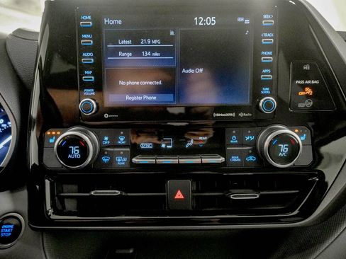 Used 2021 Toyota Highlander XLE AWD/4WD image 25