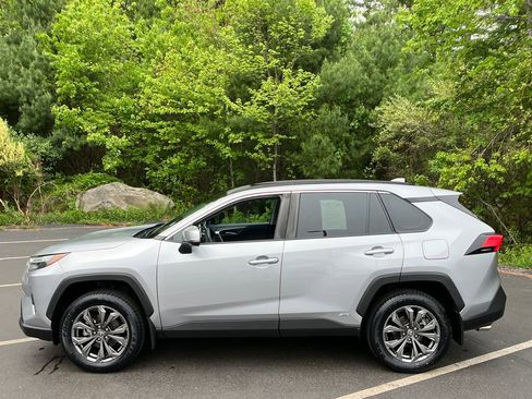 Used 2022 Toyota RAV4 XLE Premium AWD/4WD image 2
