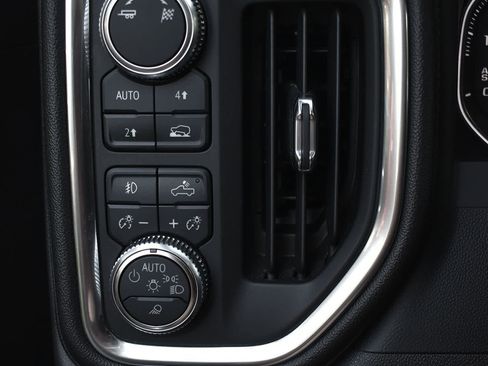 Used 2019 GMC Sierra 1500 SLT w/ SLT Premium Plus Package AWD/4WD image 21