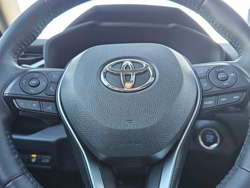 Used 2020 Toyota RAV4 XLE Premium image 25