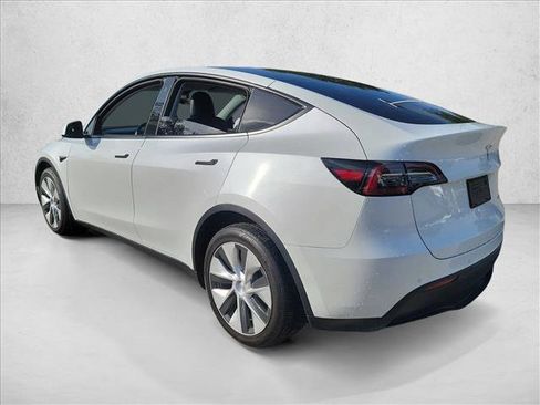 Used 2022 Tesla Model Y Long Range image 7
