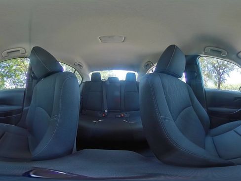 Used 2025 Toyota Corolla LE FWD image 41