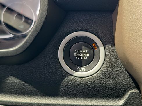 Used 2019 RAM 1500 Laramie AWD/4WD image 21