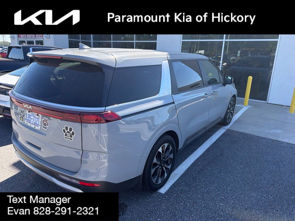 Used 2024 Kia Carnival EX FWD image 4