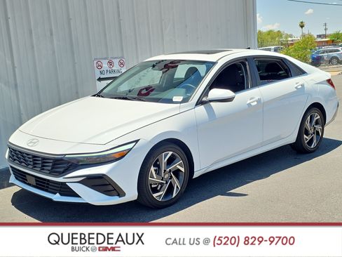 Used 2025 Hyundai Elantra SEL FWD image 3
