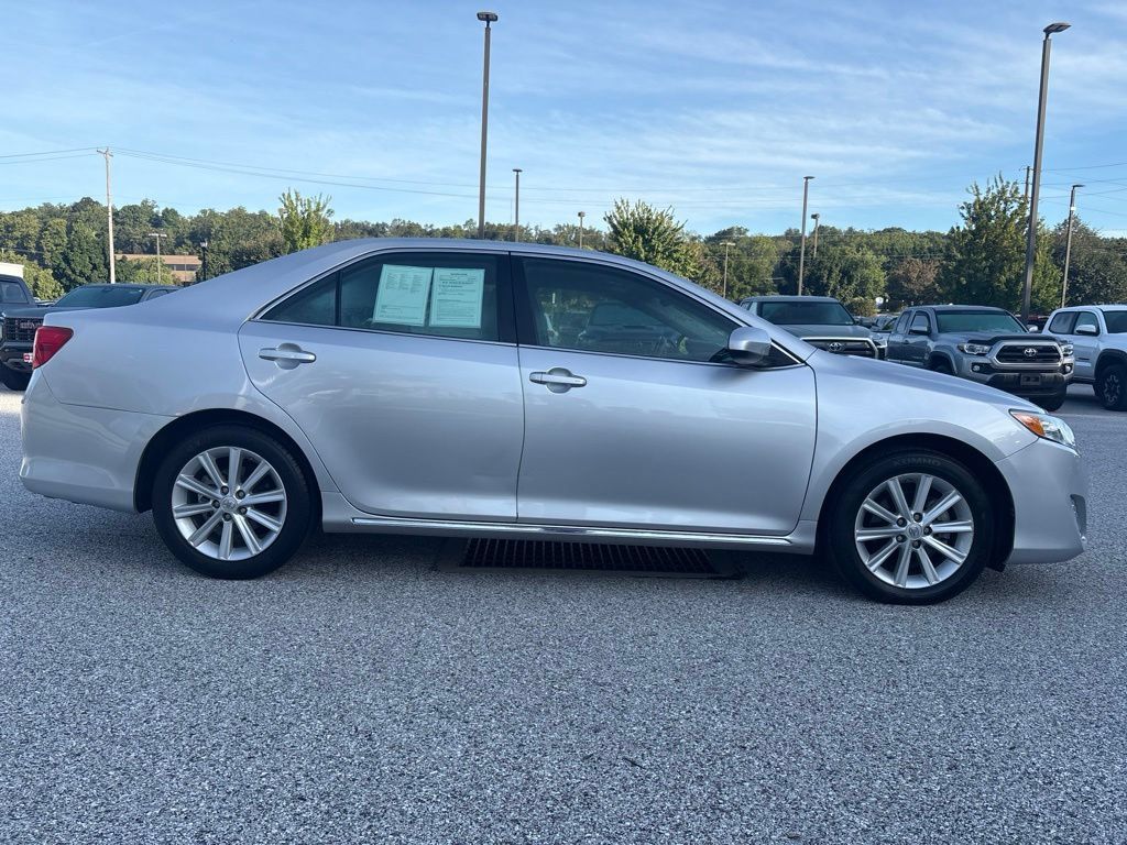 Used 2014 Toyota Camry XLE w/ Leather Package FWD image 2