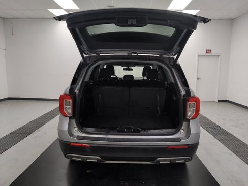 Used 2022 Ford Explorer XLT w/ Equipment Group 202A AWD/4WD image 29