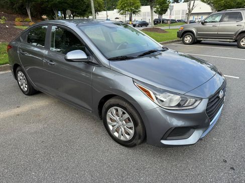Used 2019 Hyundai Accent SE FWD image 3