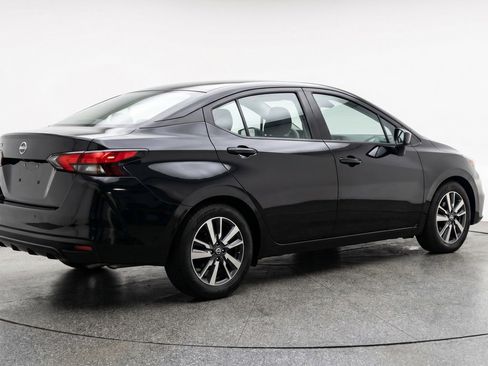 Used 2025 Nissan Versa SV image 9