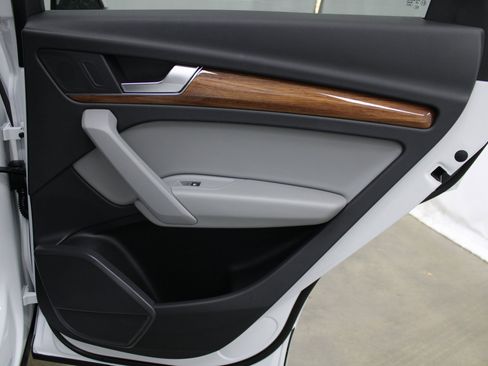 Used 2022 Audi Q5 2.0T Premium w/ Convenience Package image 21