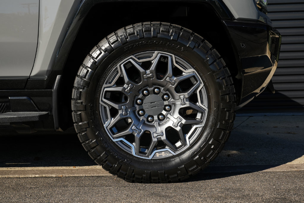Used 2025 GMC Hummer EV 3X AWD/4WD image 37