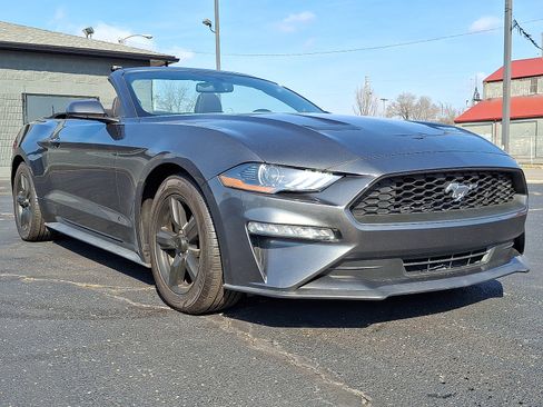 Used 2019 Ford Mustang Convertible RWD image 1