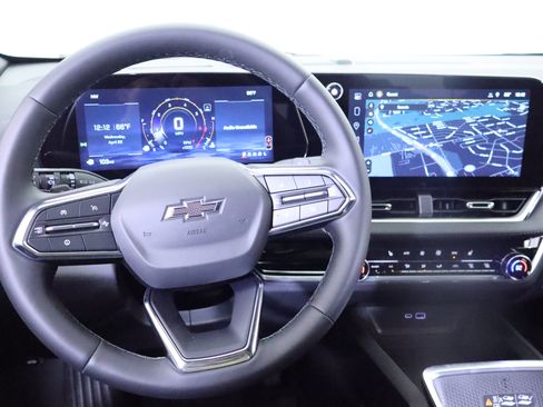 New 2026 Chevrolet Equinox LT w/ Convenience Package II FWD image 24