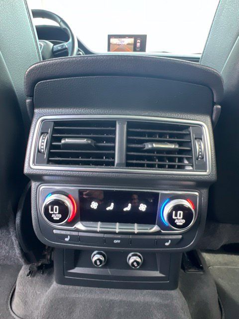 Used 2018 Audi Q7 3.0T Prestige w/ Prestige Package AWD/4WD image 32