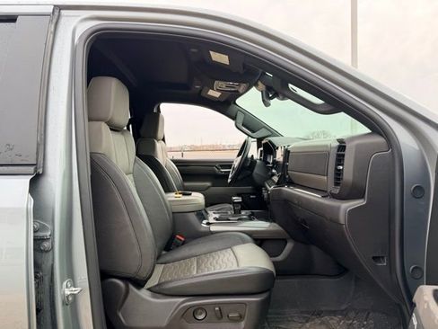 Used 2024 Chevrolet Silverado 1500 ZR2 image 11