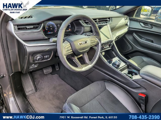 Certified 2025 Jeep Grand Cherokee Altitude AWD/4WD image 9