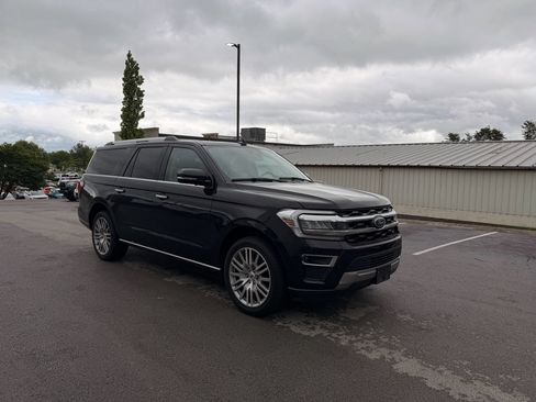 Used 2024 Ford Expedition Max Limited AWD/4WD image 3