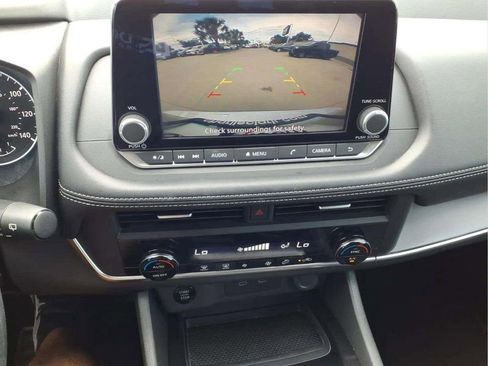 Used 2024 Nissan Rogue SV FWD image 15