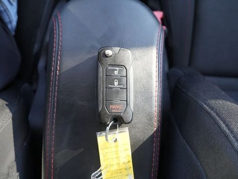Used 2015 Jeep Renegade Trailhawk AWD/4WD image 35