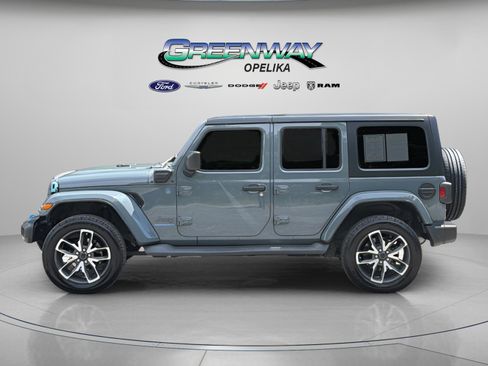 Used 2024 Jeep Wrangler Unlimited w/ Convenience Group AWD/4WD image 4