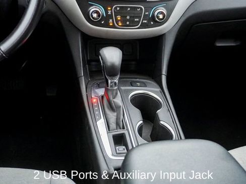 Used 2022 Chevrolet Equinox LT w/ Driver Convenience Package image 12