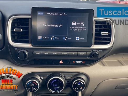 New 2025 Hyundai Venue SEL image 28