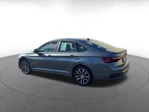 Used 2025 Volkswagen Jetta SE image 10