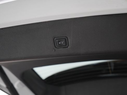 Used 2021 Chevrolet Traverse LT w/ LPO, Floor Liner Package AWD/4WD image 11