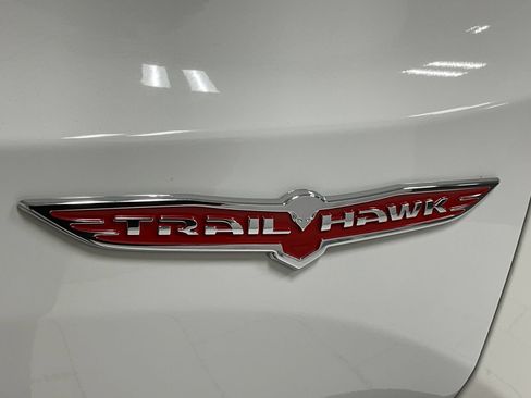 Used 2023 Jeep Renegade Trailhawk AWD/4WD image 11