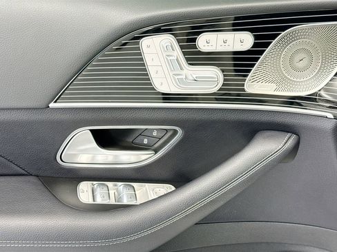 Used 2024 Mercedes-Benz GLS 450 4MATIC image 23