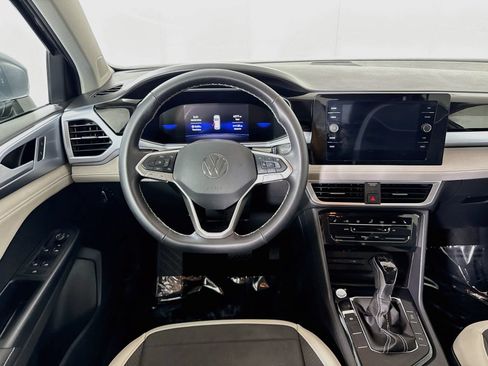Used 2025 Volkswagen Taos SE FWD image 21