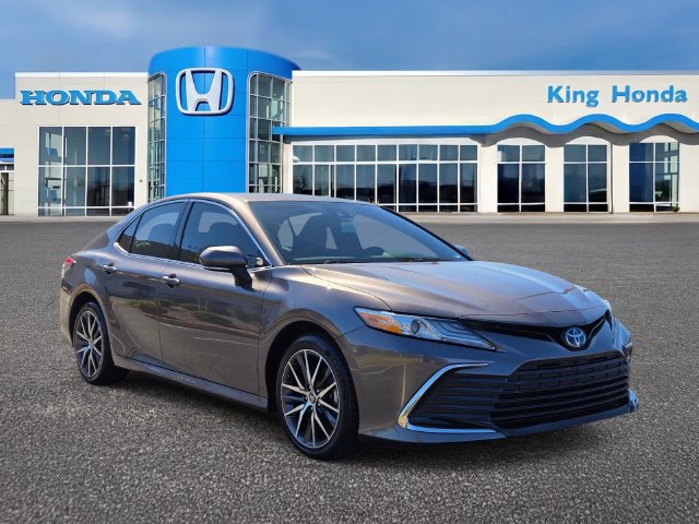 Used 2024 Toyota Camry XLE FWD image 5