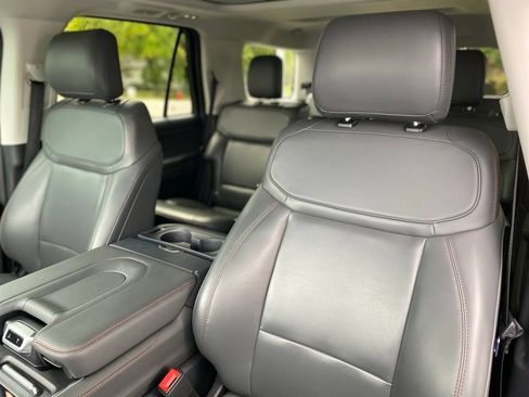 Used 2025 Ford Expedition Active AWD/4WD image 11