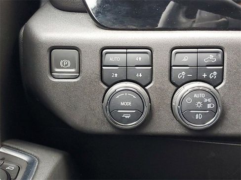 Certified 2024 Chevrolet Silverado 1500 LT Trail Boss w/ Convenience Package II image 20