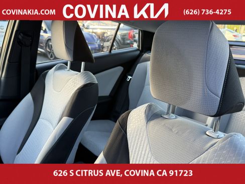 Used 2017 Toyota Prius Three image 15