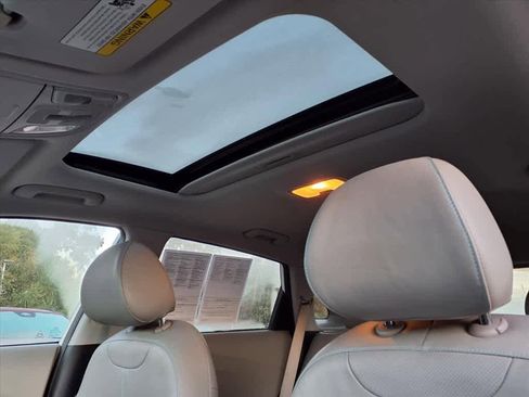 Used 2017 Kia Niro Touring image 14