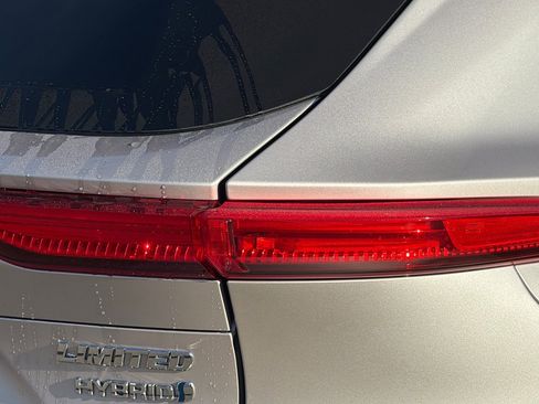 Used 2021 Toyota Venza Limited image 50