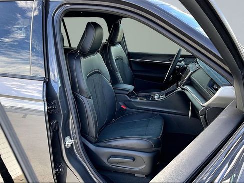 New 2026 Jeep Grand Cherokee Altitude image 13