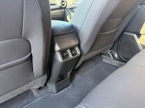 Used 2025 Chevrolet Equinox LT image 24