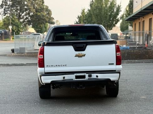 Used 2010 Chevrolet Avalanche LS AWD/4WD image 8
