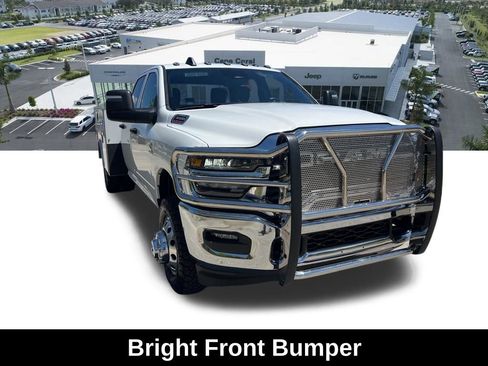 Used 2025 RAM 3500 Tradesman w/ Chrome Appearance Group AWD/4WD image 8