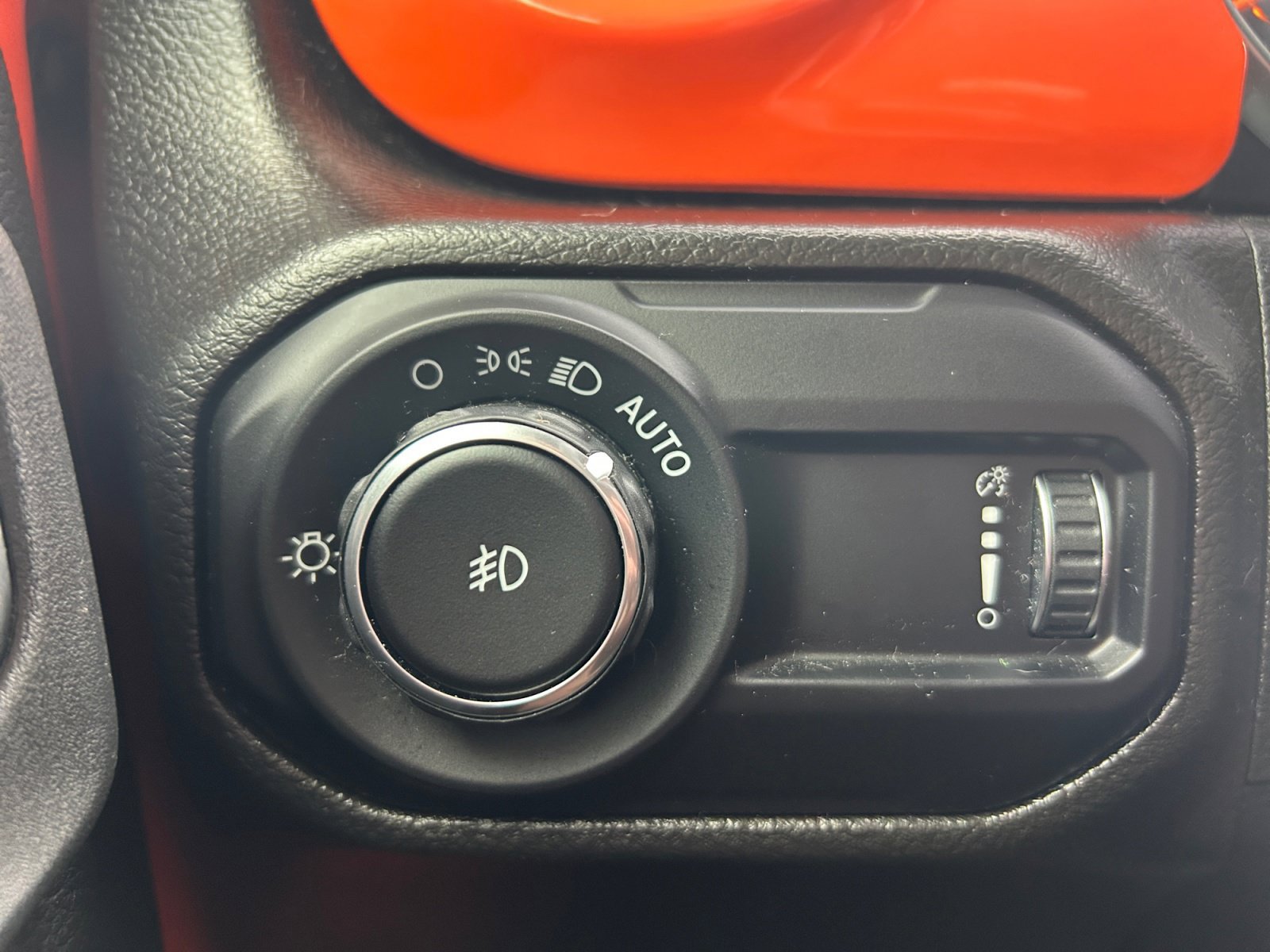 Used 2023 Jeep Wrangler Unlimited Sahara AWD/4WD image 28