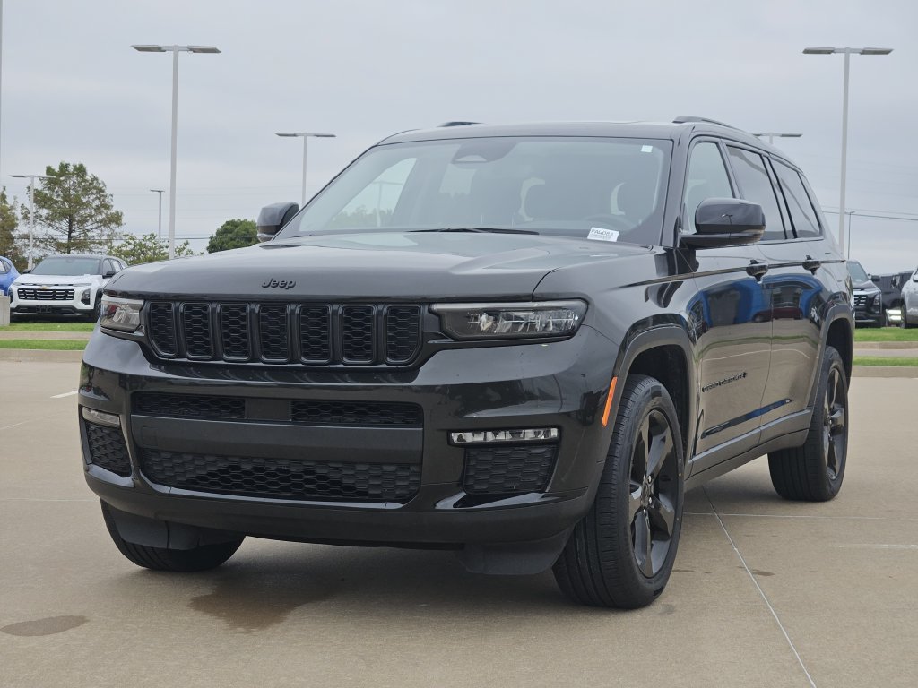 Used 2023 Jeep Grand Cherokee L Limited w/ Black Appearance Package RWD image 3