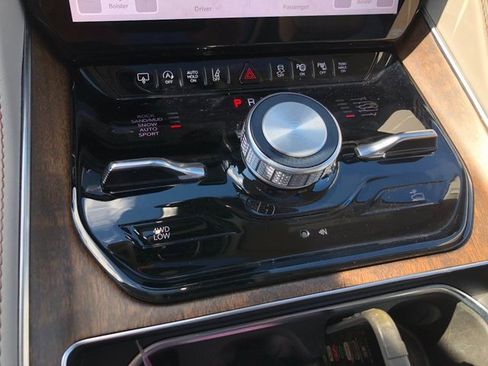 Used 2023 Jeep Grand Wagoneer Series II image 6