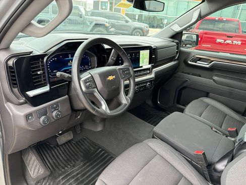 Used 2025 Chevrolet Silverado 1500 LT RWD image 10