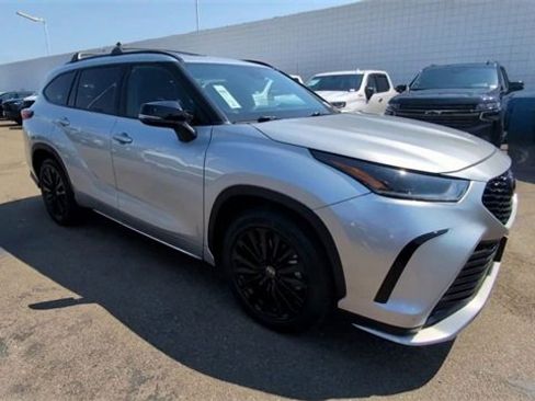 Used 2023 Toyota Highlander XSE image 2