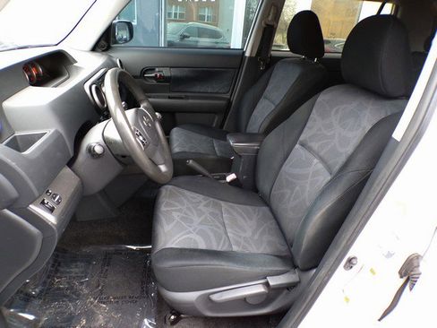 Used 2011 Scion xB image 9