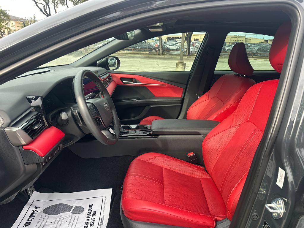 Used 2025 Toyota Camry XSE FWD image 9