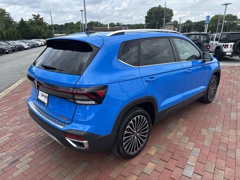 Used 2025 Volkswagen Taos SE FWD image 36