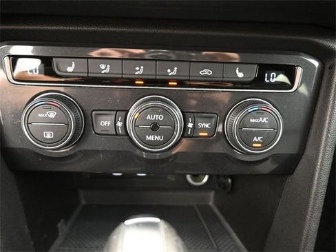 Used 2021 Volkswagen Tiguan SE R-Line w/ 3-Row Tiguan MDO Package image 6